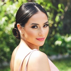 Meet your Posher, Mirna